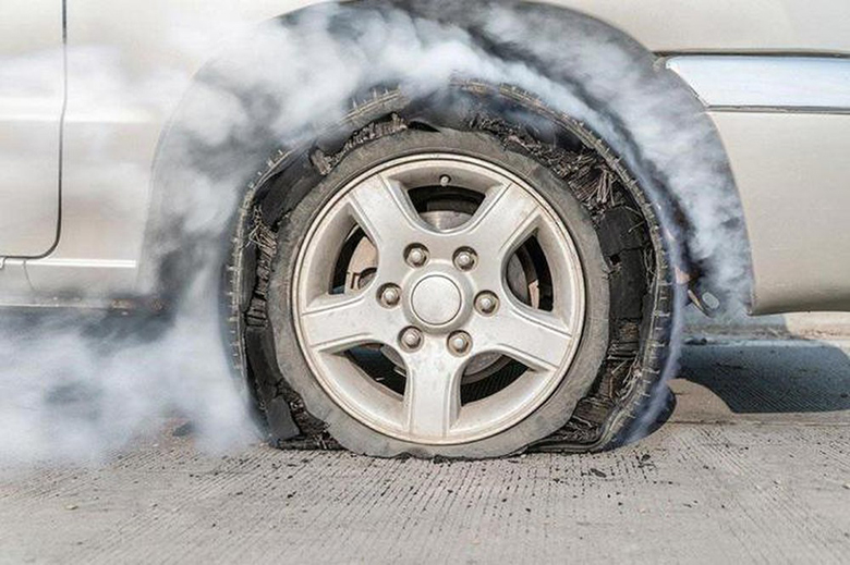 Lốp xe là một trong những nguyên nhân chính gây ra các vụ tai nạn xe