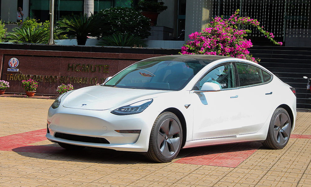 Xe ô tô điện Tesla Model 3 đầu tiên đã xuất hiện ở Việt Nam