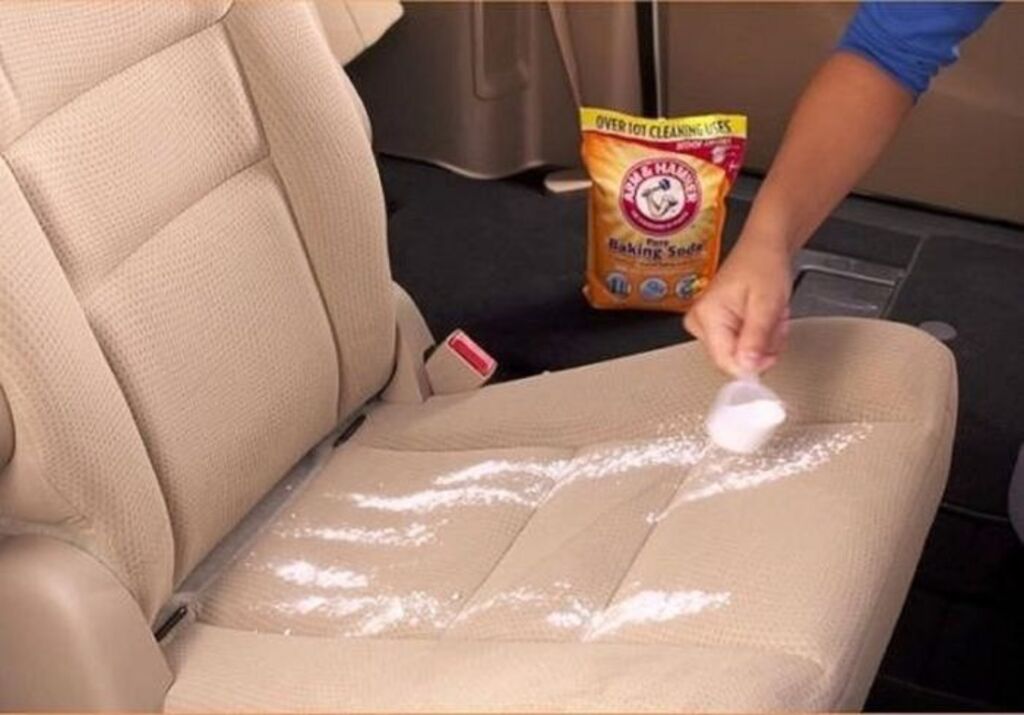 Sử dụng baking soda làm sạch và khử mùi xe ô tô