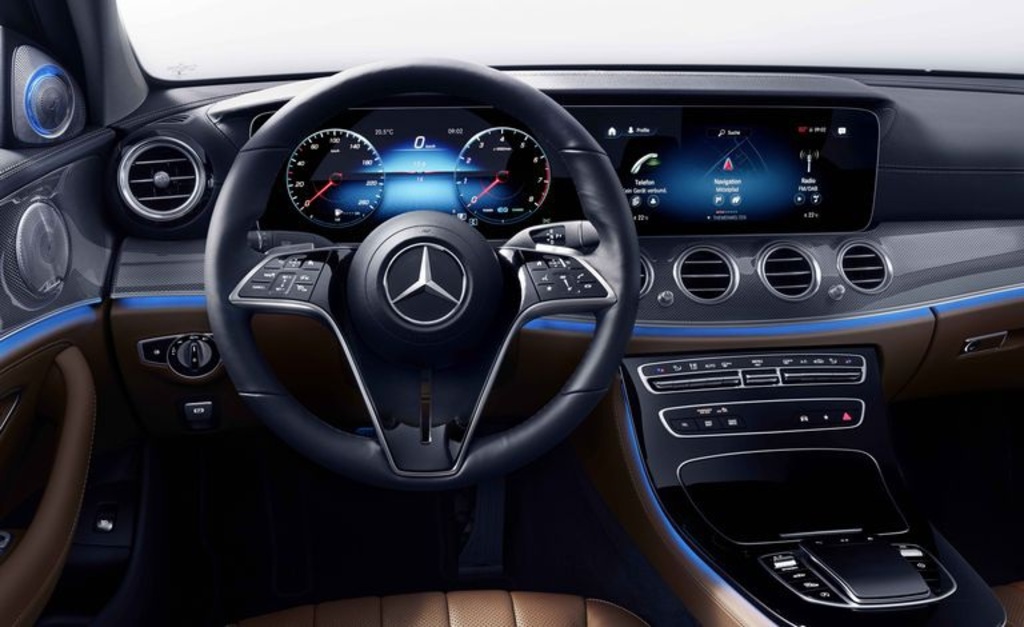Vô lăng Mercedes AMG 2021 được lắp đặt Plug and Play, không đấu chế.
