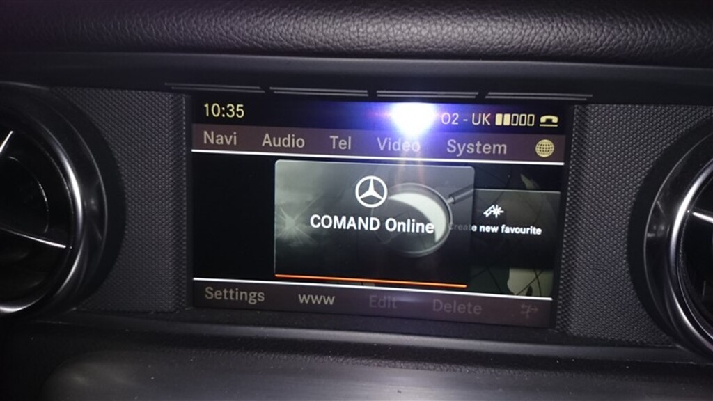 Hệ thống màn hình Comand Online độ xe Mercedes nâng tầm giải trí.