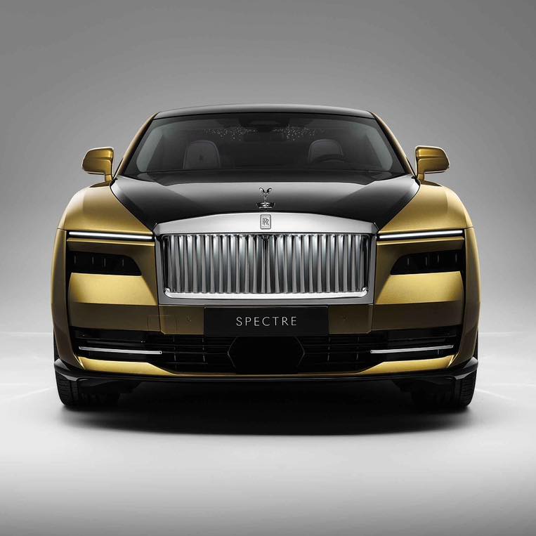 Mặt trước Rolls-Royce Spectre