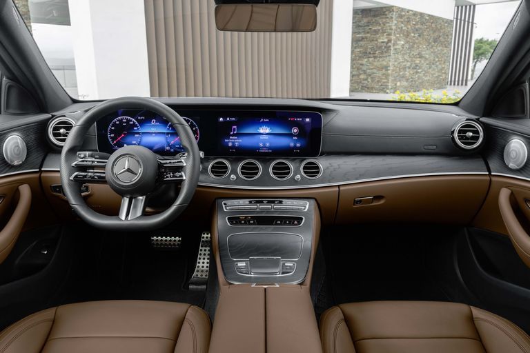 Nâng cấp đồng hồ LCD cho Mercedes S-Class